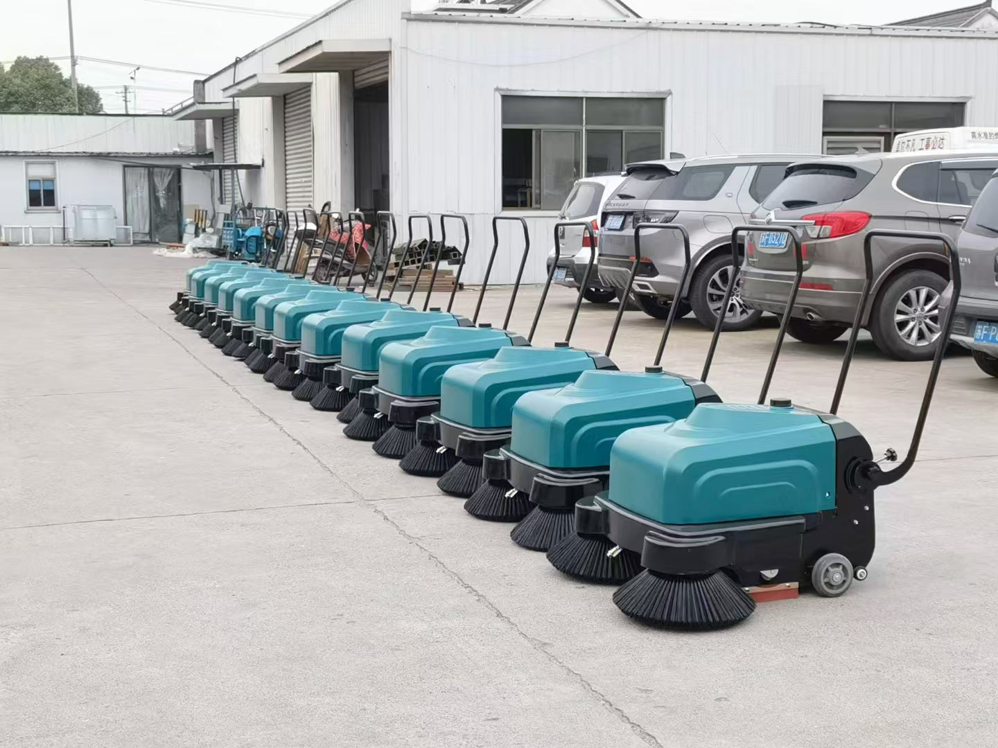 HS100 Walk Behind Sweeper | 1000mm Battery Powered